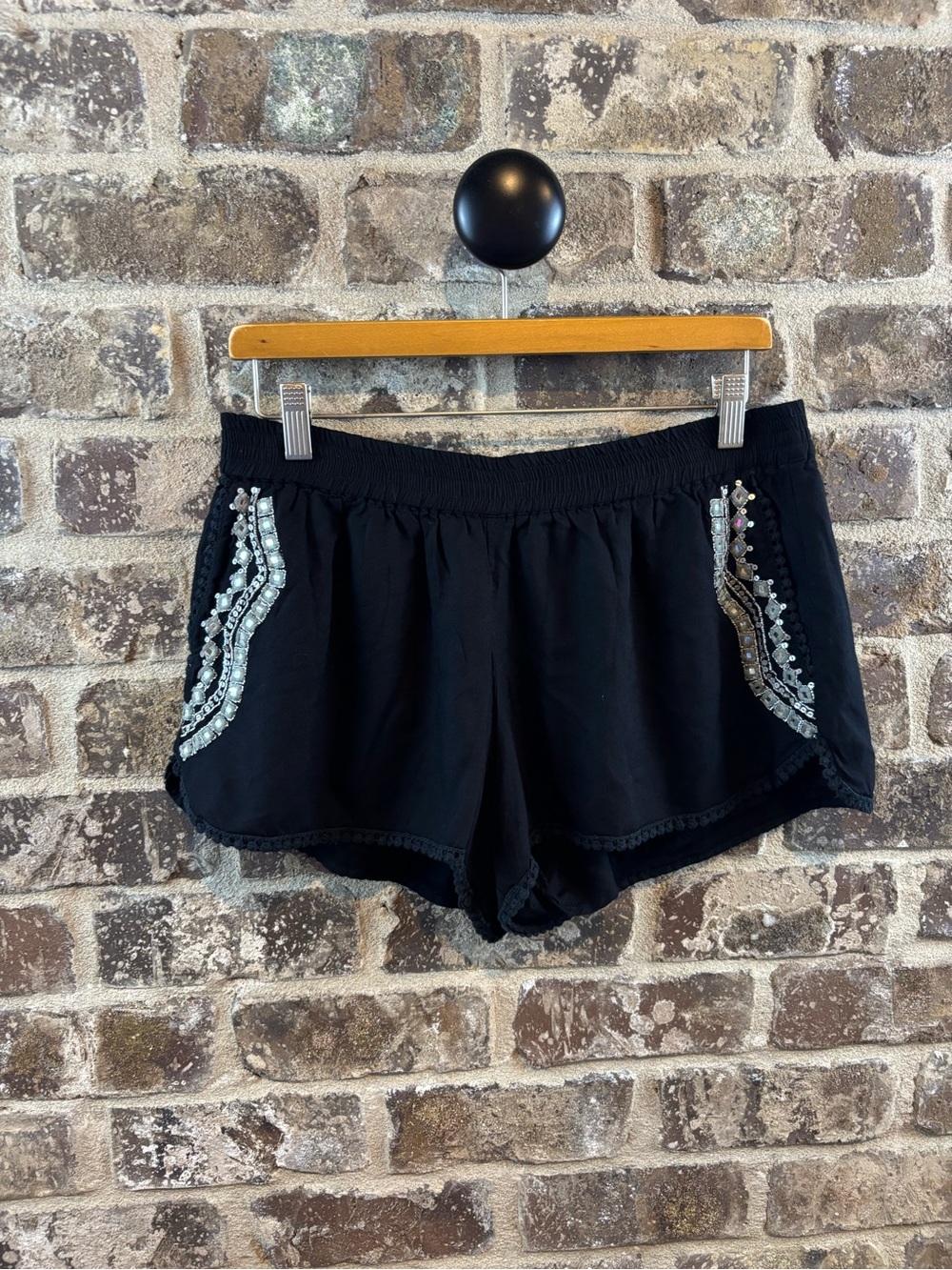 Earthbound Black Embellished Women’s Shorts Womens Size M